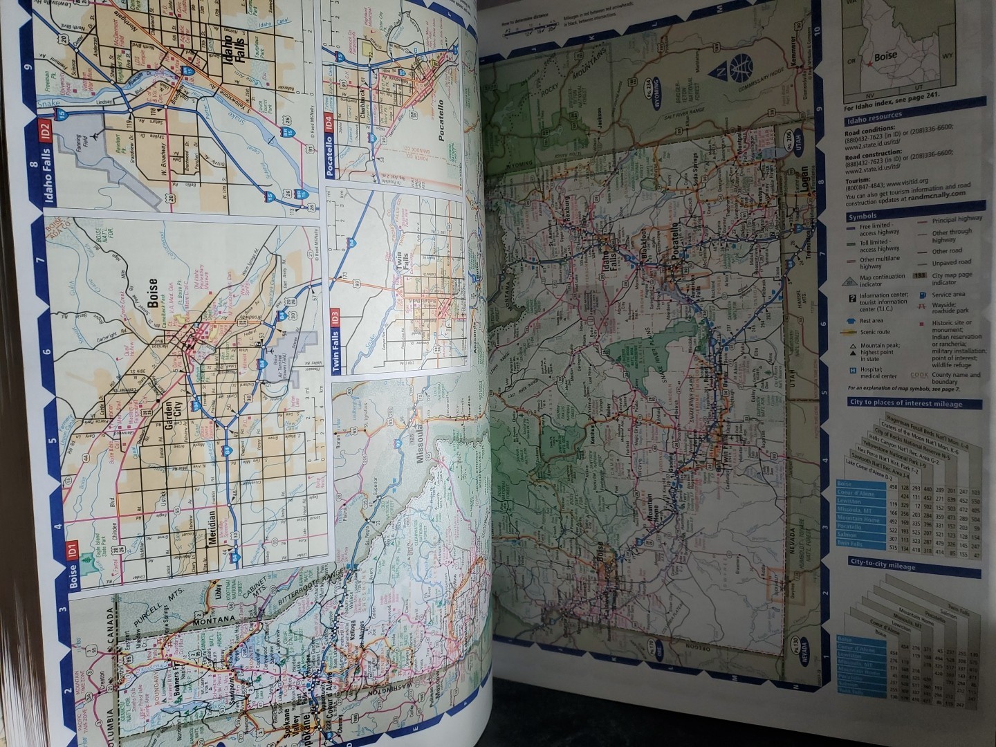 Rand McNally Road Atlas Large Scale 2005 USA Maps 32% Bigger 4800 Updates