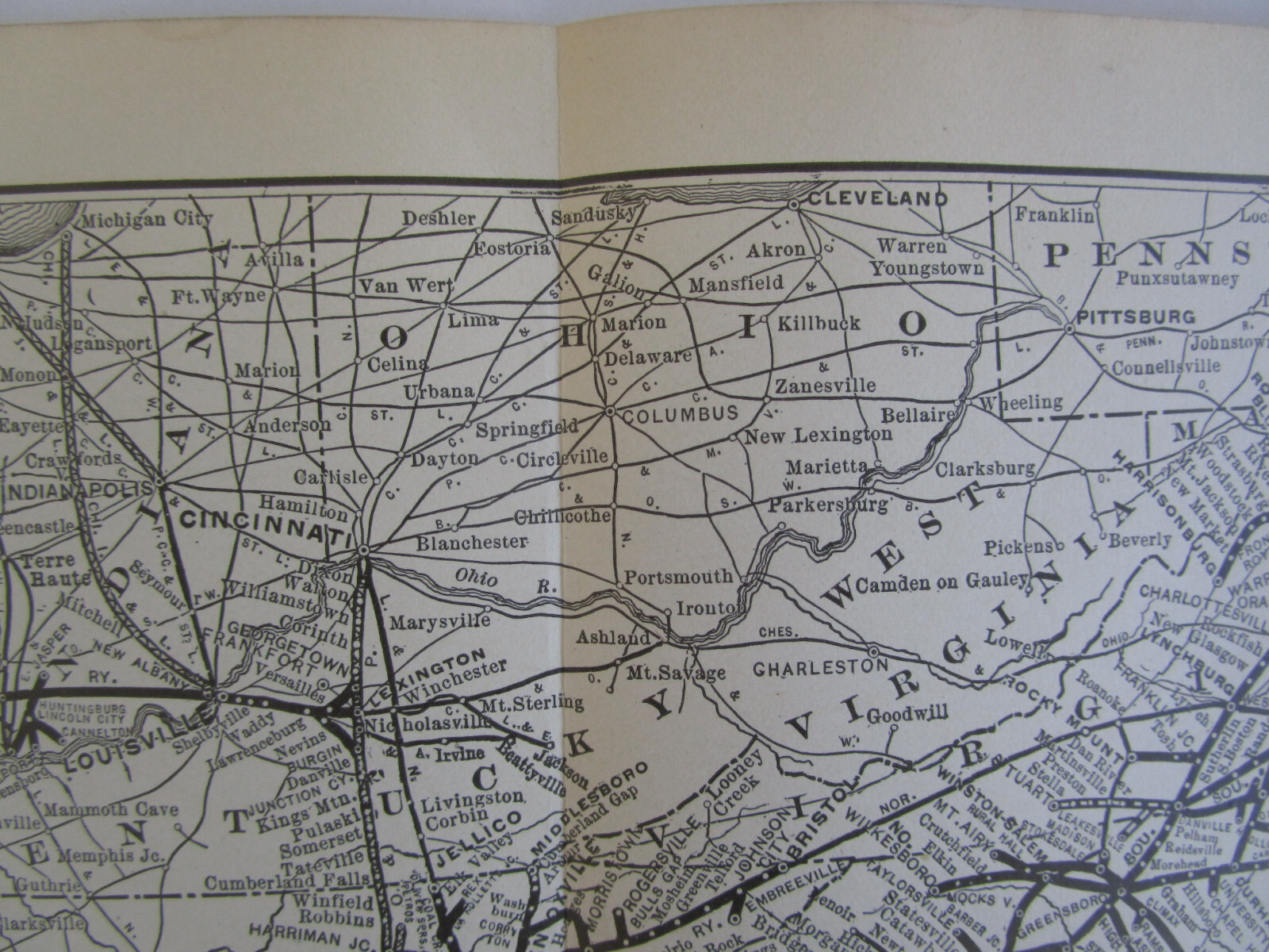 SOU DATED 1904 SOUTHERN RAILWAY SYSTEM Map from 1904 Poor’s Railroad Manual.