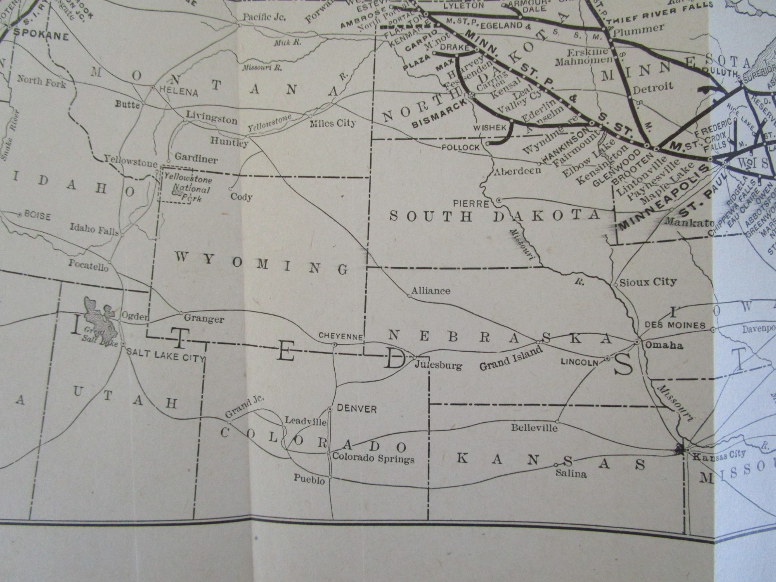 CP CANADIAN PACIFIC RAILWAY SYSTEM Map from 1911 Poor’s Manual.