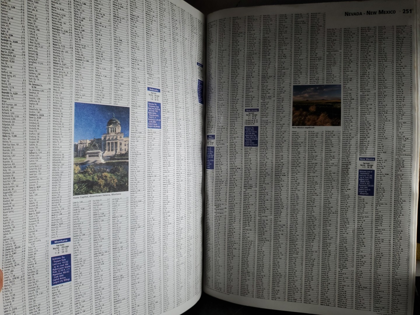 Rand McNally Road Atlas Large Scale 2005 USA Maps 32% Bigger 4800 Updates