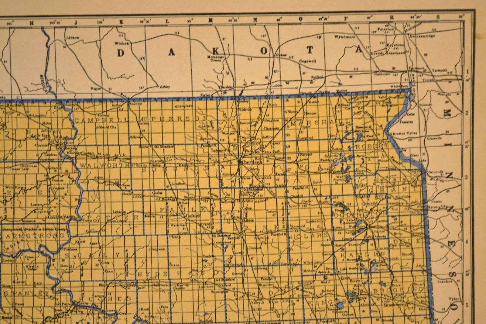 ca1939 SOUTH DAKOTA Railroad Map Depot Towns CNW RR Historic Original Atlas Map