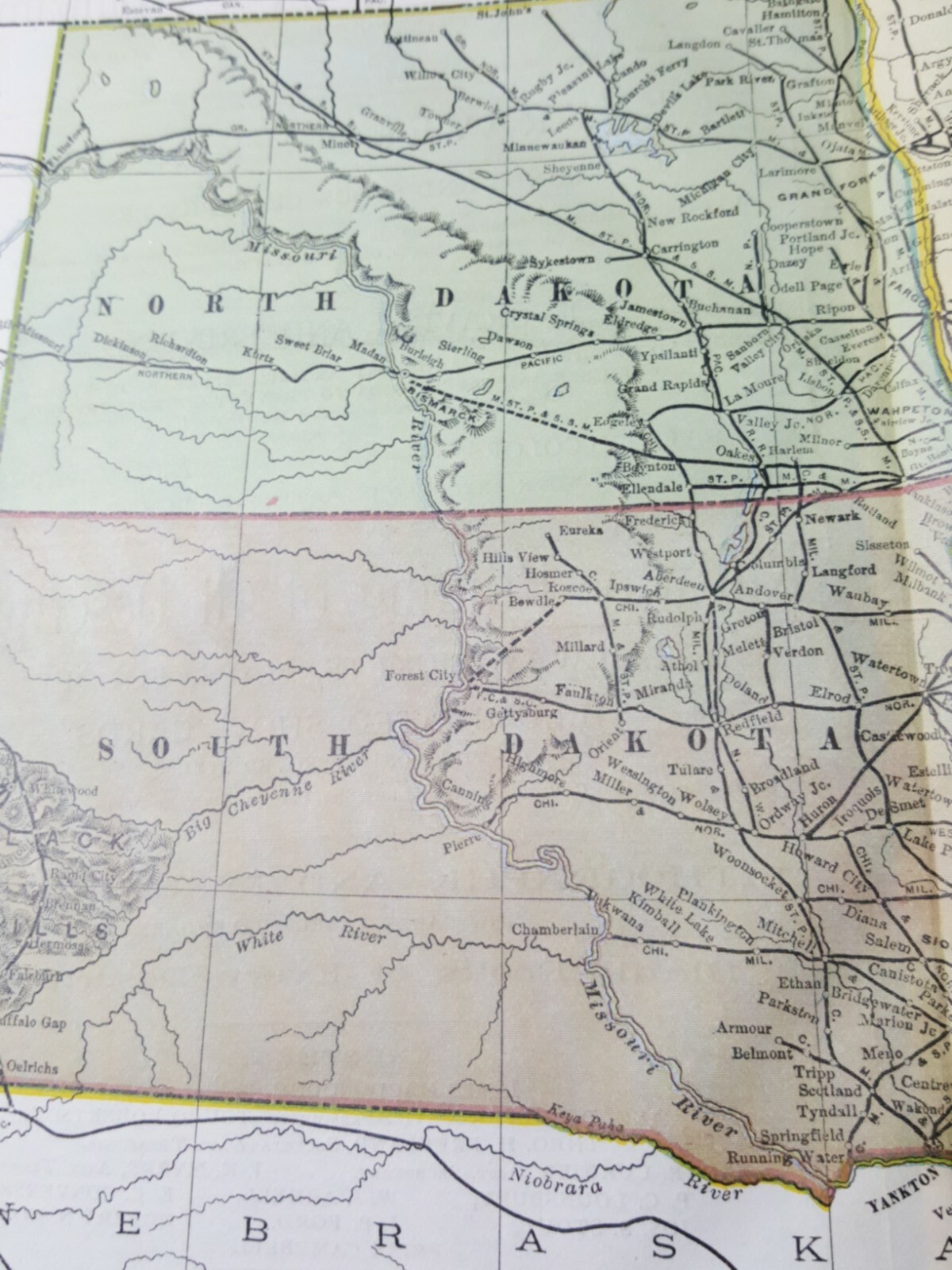 Original 1896 railroad map NORTH SOUTH DAKOTA Minnesota all train routes 9″x11″