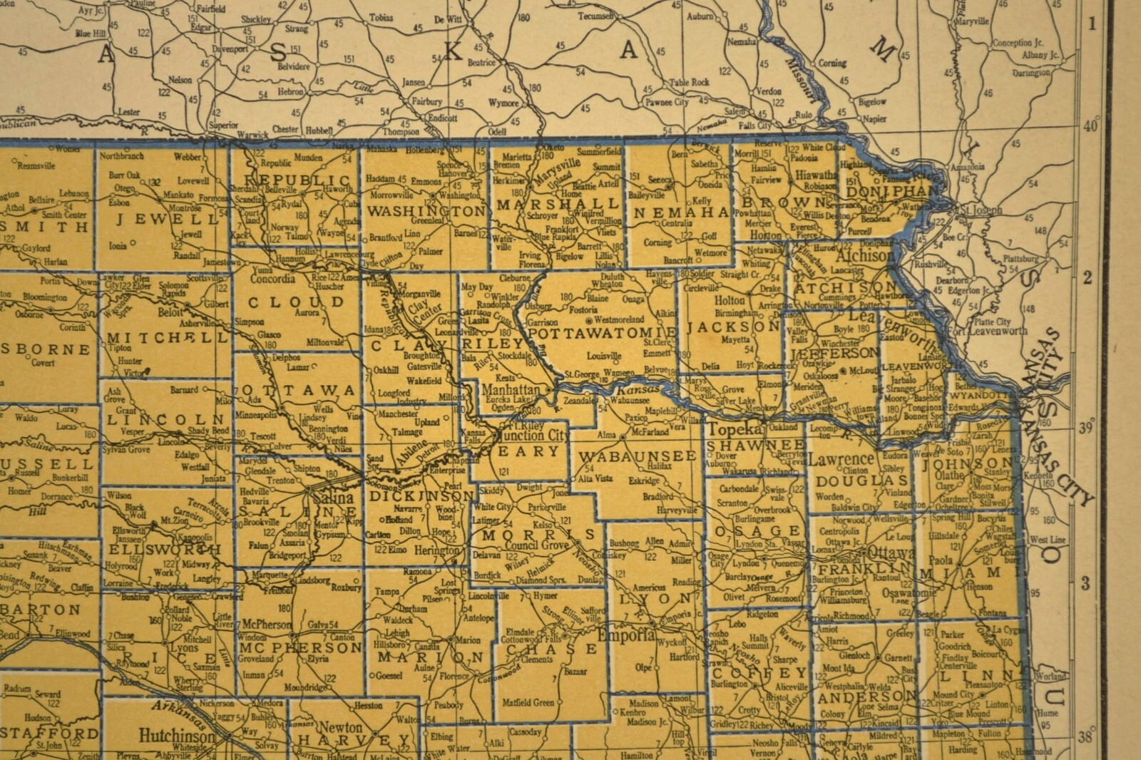 ca1939 KANSAS Railroad Map Depot Towns UP RR Historic Original Atlas Map