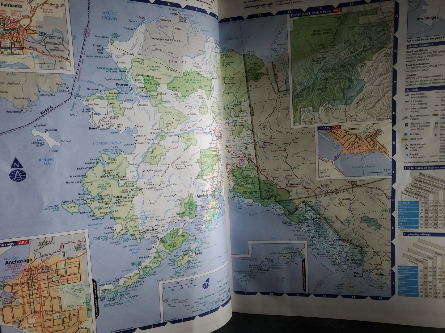 Rand McNally Road Atlas Large Scale 2005 USA Maps 32% Bigger 4800 Updates