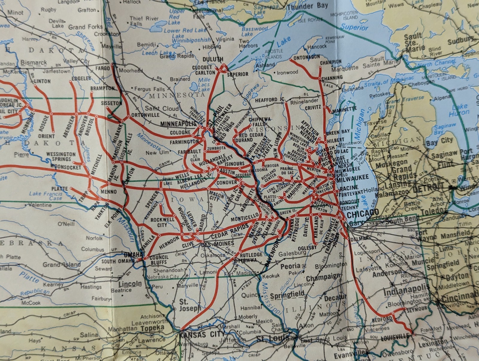 ***VINTAGE 1973 MILWAUKEE ROAD RAILROAD U.S.A. SYSTEM MAP W/ STATION LISTS***